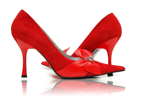 Elegantes zapatos rojos en el blanco — Foto de Stock