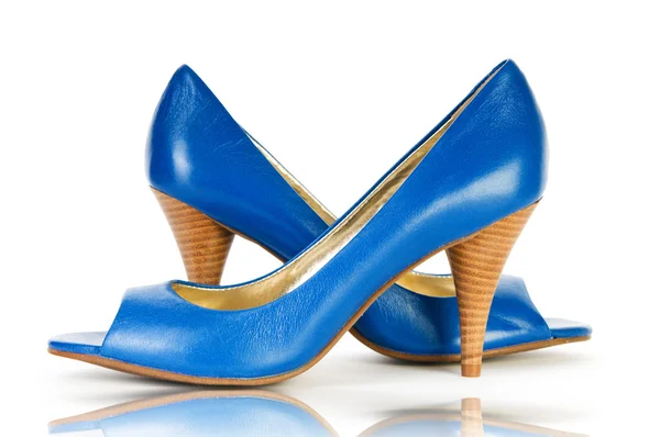 Голубые туфли на белом — стоковое фото