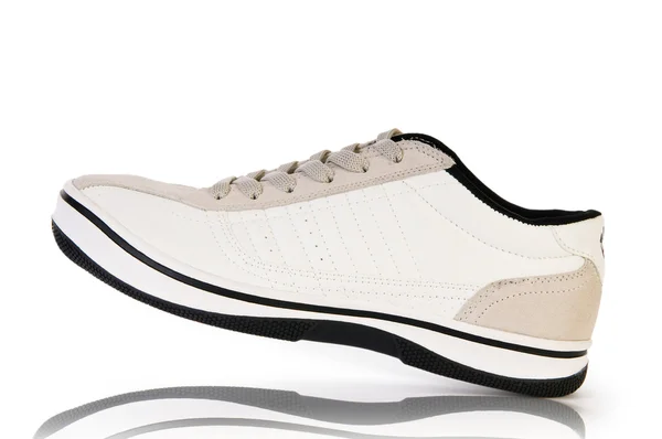 Zapatos deportivos sobre fondo blanco —  Fotos de Stock