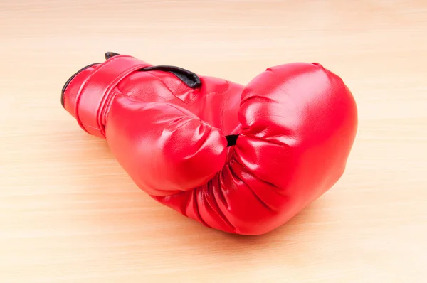 Červené Boxerské rukavice na pozadí — Stock fotografie