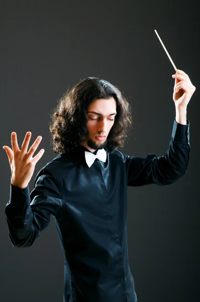 Музична концепція з пристрасним диригентом — стокове фото