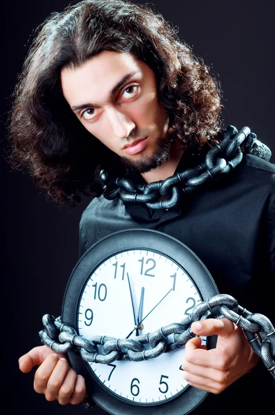 Έννοια του χρόνου με άνθρωπο και ρολόι — Φωτογραφία Αρχείου