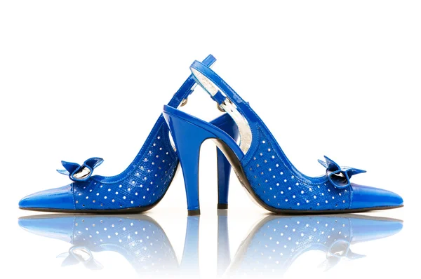 Eleganti scarpe blu sul bianco — Foto Stock