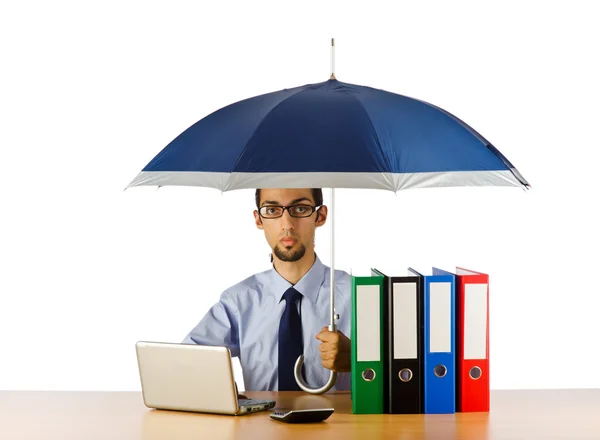 Homme d'affaires tenant parapluie dans le bureau — Photo