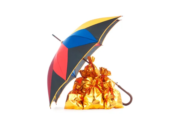 Złoty worki pod ochrona parasol — Zdjęcie stockowe
