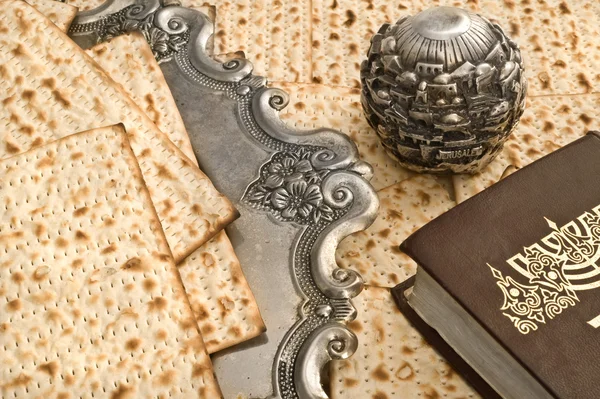 Matza chléb pro oslavu passover s Tóry — Stock fotografie