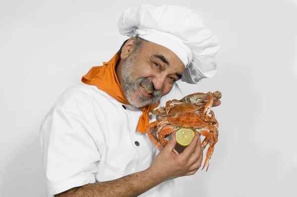 Szef kuchni przygotowuje kraby — Zdjęcie stockowe