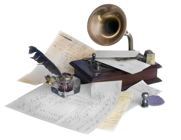 Ročník gramofon s staré dopisy — Stock fotografie