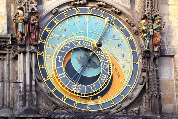 Старий астрономічним годинником в Празі — стокове фото