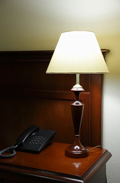 Lámpara y teléfono — Foto de Stock