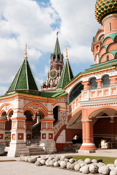 St. Catedral de Basilio en Moscú en la plaza roja —  Fotos de Stock