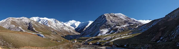Jarní panoramatické horské krajiny — Stock fotografie