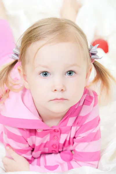 Чарівний портрет маленької дівчинки — стокове фото
