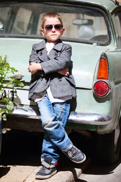 Αγόρι πορτρέτο σε εξωτερικούς χώρους — Φωτογραφία Αρχείου