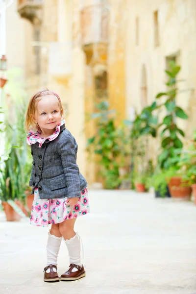 Ritratto bambina all'aperto — Foto Stock