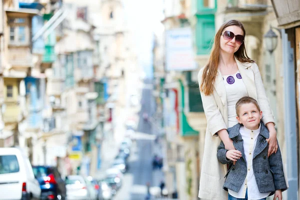 Mother and son outdoors in city — Stock Photo, Image