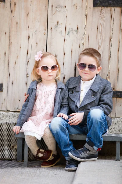 Dos niños al aire libre —  Fotos de Stock