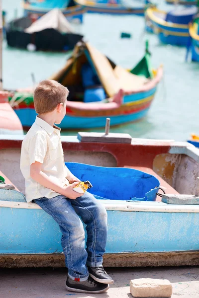 Маленький хлопчик у Мальта — стокове фото