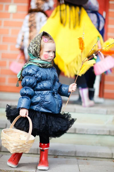 Küçük kız Paskalya kutlamaları — Stok fotoğraf