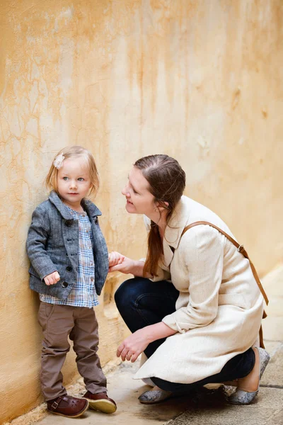 Mother and daughter portrait outdoors — Stock Photo, Image