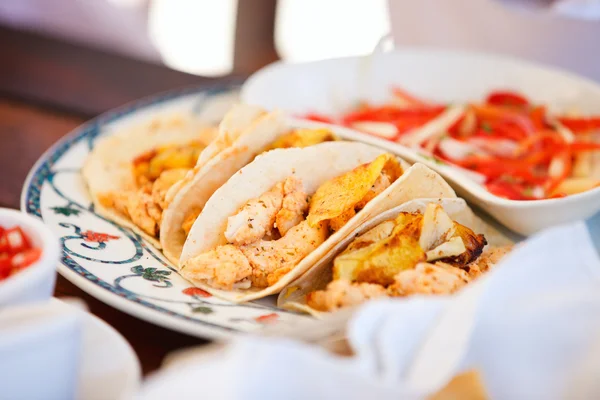 Läckra mexikanska tacos — Stockfoto
