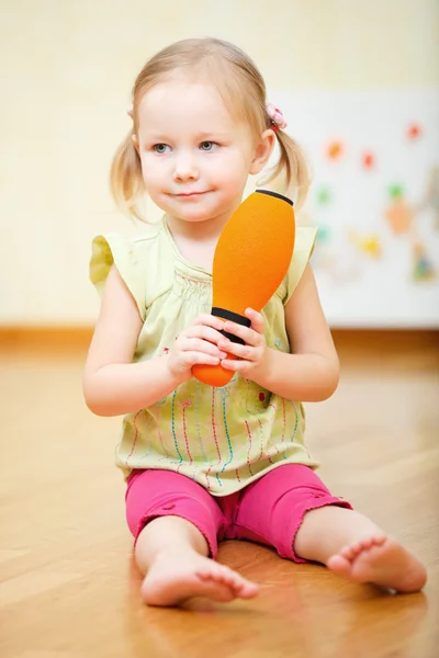 Κορίτσι μικρό παιδί που παίζει — Φωτογραφία Αρχείου
