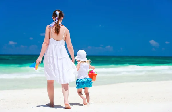 Moeder en dochter op vakantie — Stockfoto