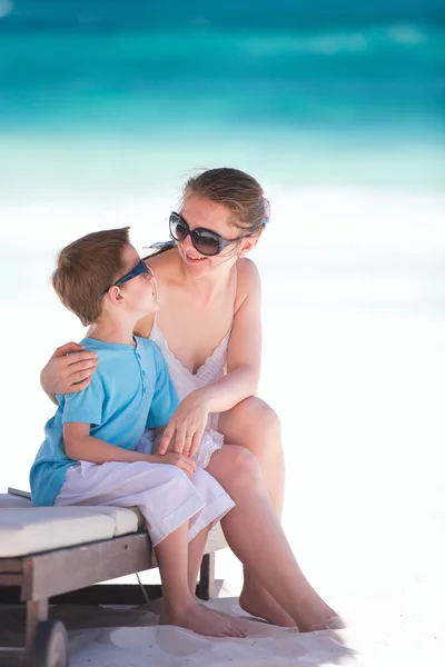 Moeder en zoon op vakantie — Stockfoto