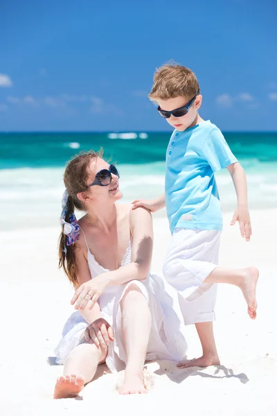 Mutter und Sohn im Urlaub — Stockfoto