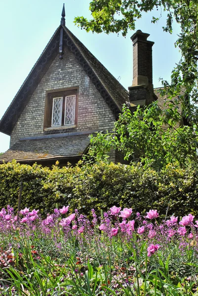 Old English style cottage in Hyde Park, London — Stock Photo, Image