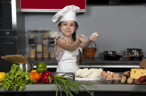 Menina cozinheiro — Fotografia de Stock