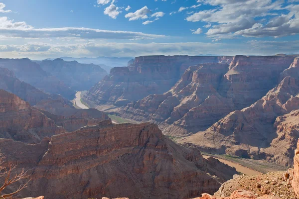 Grand canyon s výhledem na řeku colorado — Stock fotografie