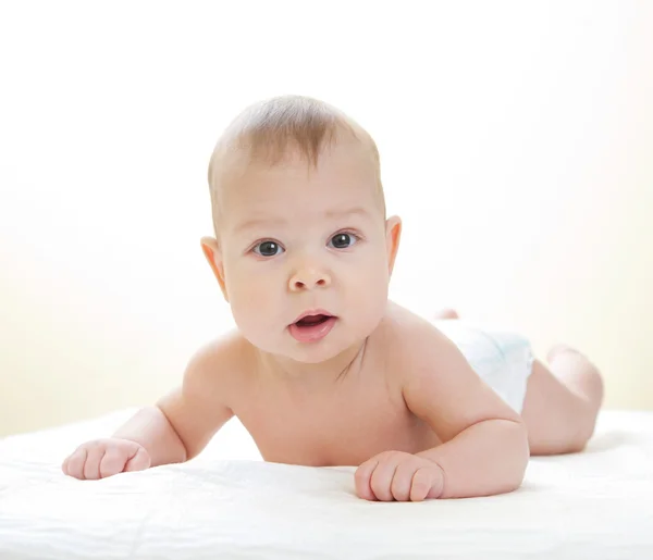 Newborn baby on towel — Stock Photo, Image