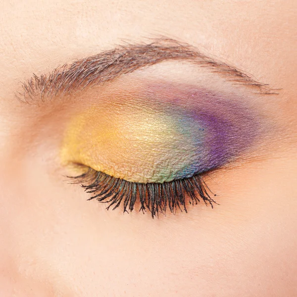 Olho de mulher com maquiagem criativa — Fotografia de Stock