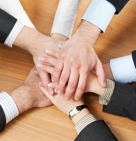 Munkavállalók kéz a kézben együtt — Stock Fotó
