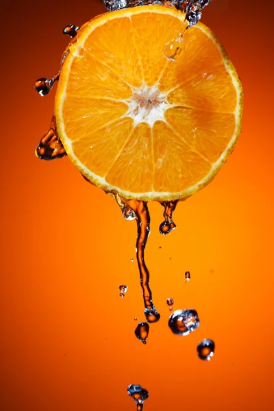 Oranje met water — Stockfoto