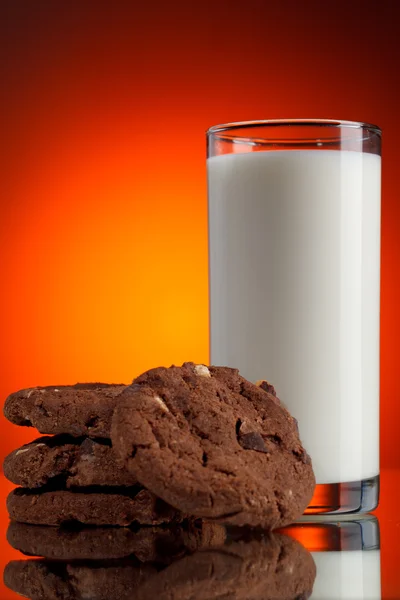 Leite com biscoitos — Fotografia de Stock