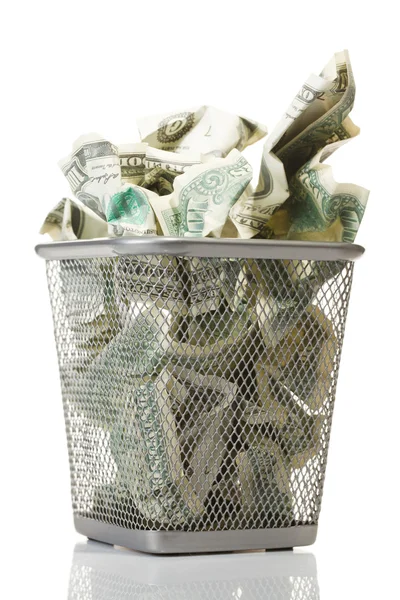 Dinero en cesta —  Fotos de Stock