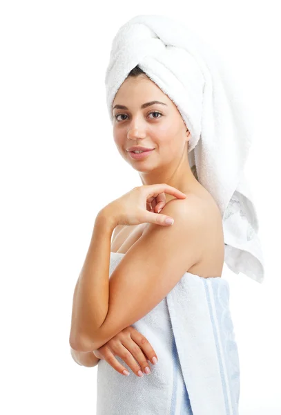 Retrato de jovem bela mulher após o banho . — Fotografia de Stock