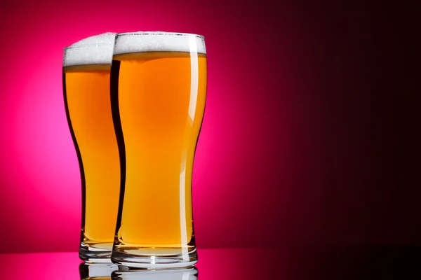 Zwei Gläser Bier — Stockfoto