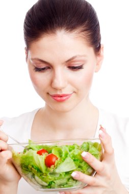genç kadın sağlıklı salata ile.