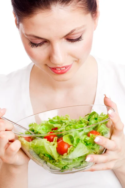 Молодая женщина со здоровым салатом . — стоковое фото