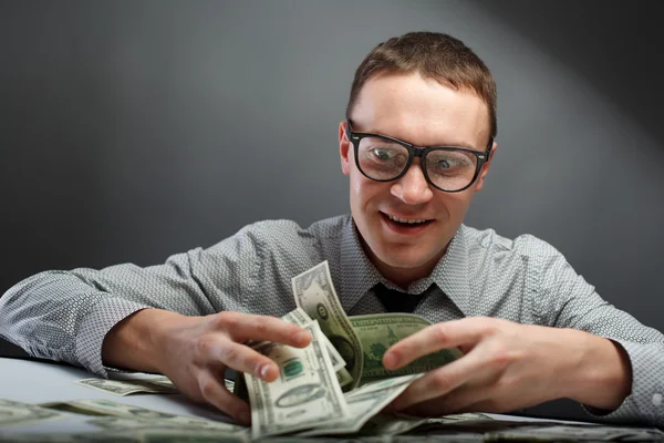 Счастливый человек с деньгами — стоковое фото