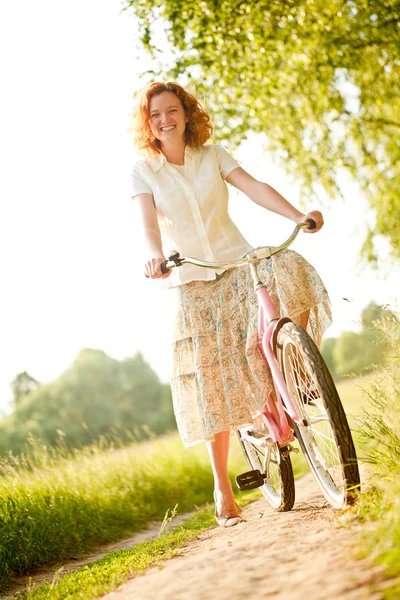 Nő, kerékpár — Stock Fotó