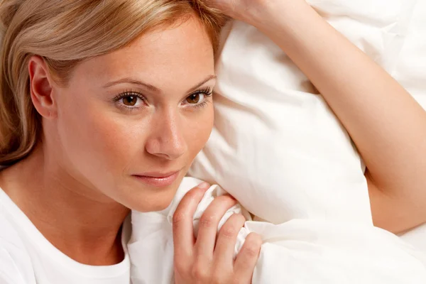 Young woman in bed. — Stock Photo, Image