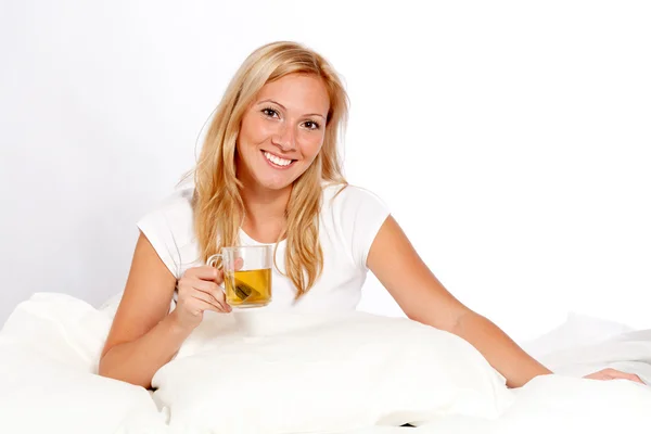 Mulher com xícara de chá — Fotografia de Stock