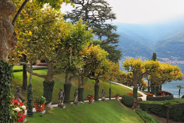 Il parco della villa italiana Balbyanello . — Foto Stock