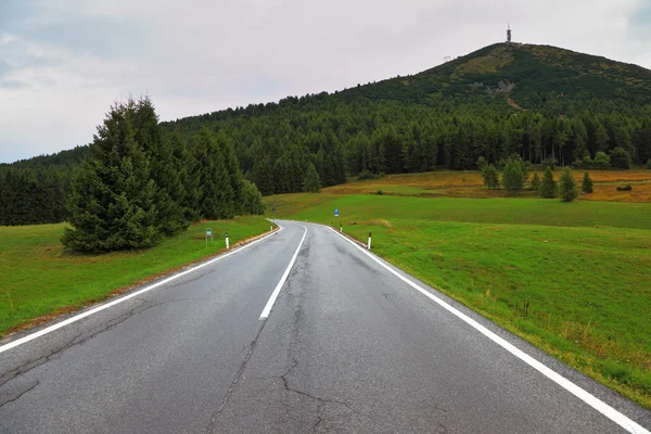 A estrada nos Alpes — Fotografia de Stock