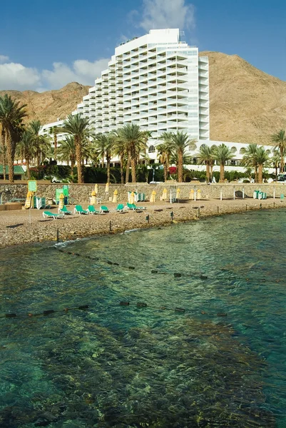 Snow-white hotel on a coast of Red sea — Stock Photo, Image