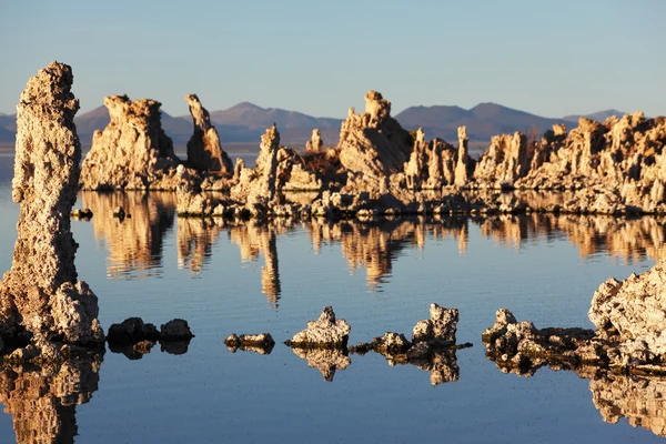 Mono Gölü üzerinde sihirli günbatımı — Stok fotoğraf
